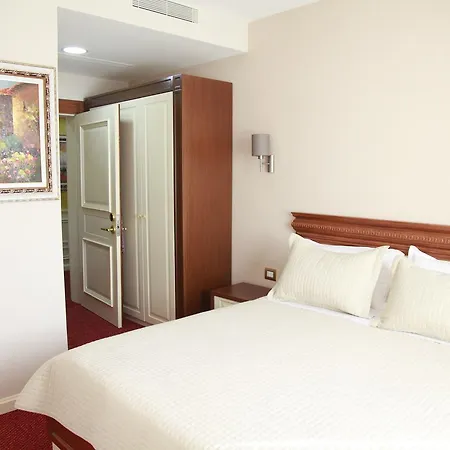 Hotel Rozafa 4*