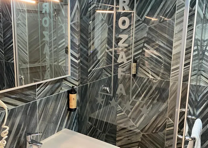 Отель Rozafa 4*